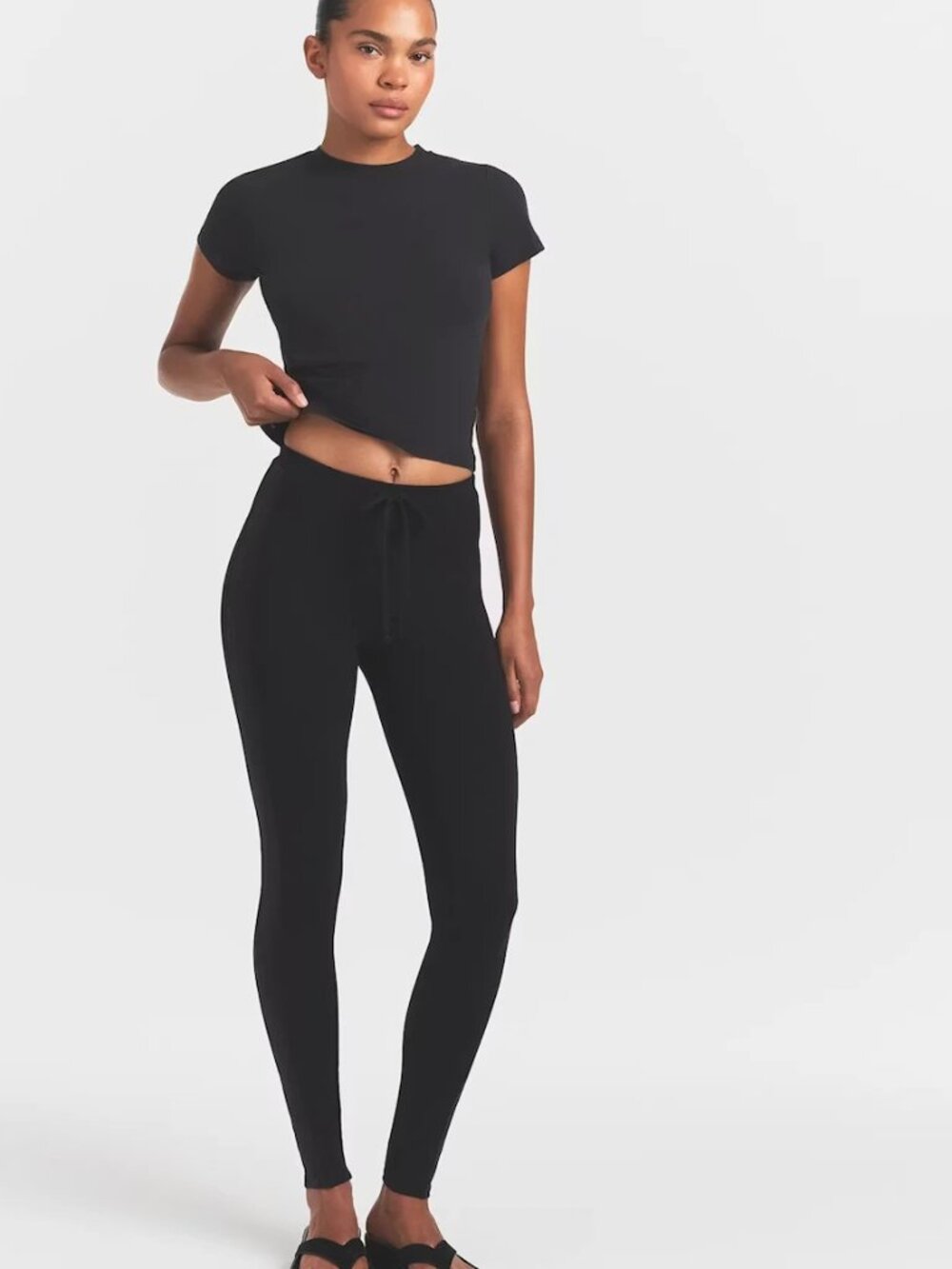 SKIMS OUTDOOR HIGH-WAISTED BANDED LEGGING  ONYX × 1
